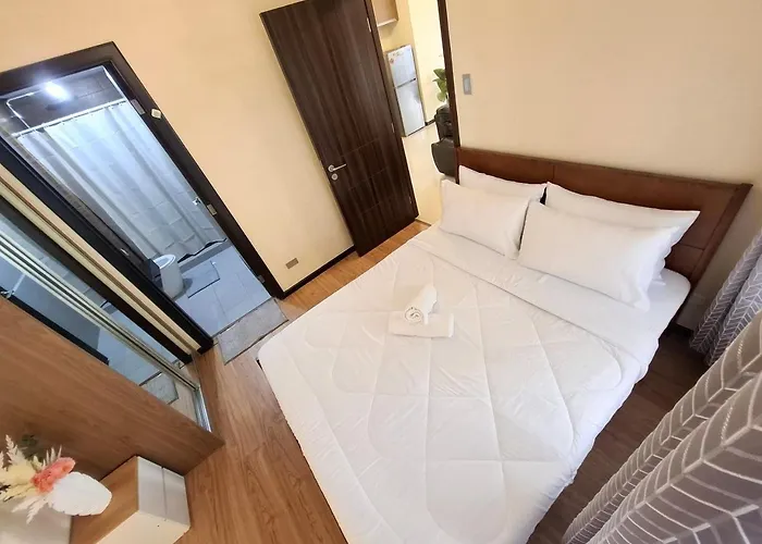 Exclusive 1br Balcony -60sqm -pet -freeparking -moa,picc,ccp,wtc,airport