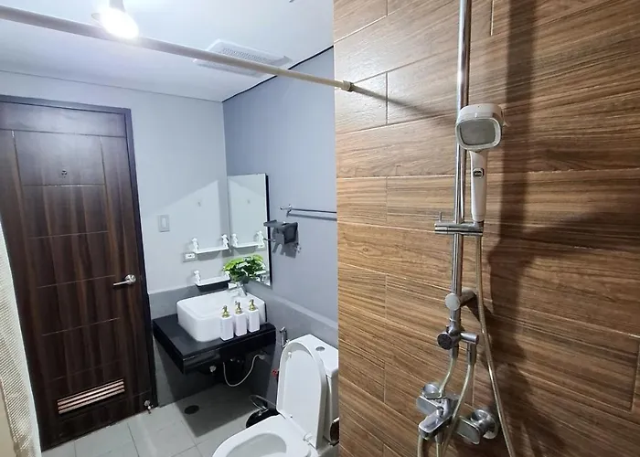 Apartment Exclusive 1br Balcony -60sqm -pet -freeparking -moa,picc,ccp,wtc,airport *