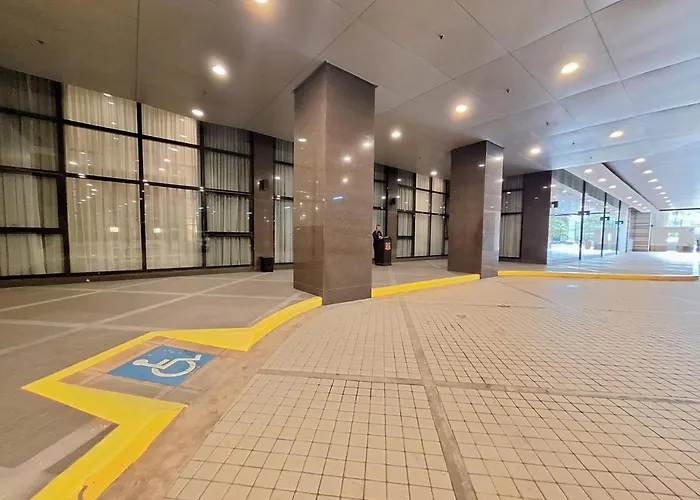 Exclusive 1br Balcony -60sqm -pet -freeparking -moa,picc,ccp,wtc,airport *