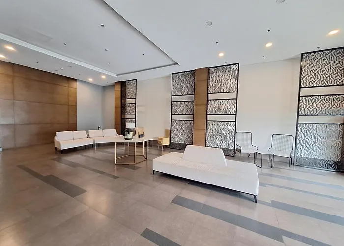 Exclusive 1br Balcony -60sqm -pet -freeparking -moa,picc,ccp,wtc,airport Manila