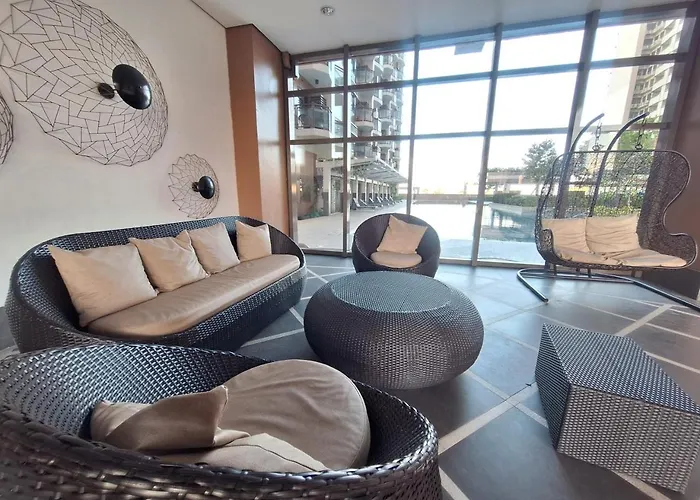 Exclusive 1br Balcony -60sqm -pet -freeparking -moa,picc,ccp,wtc,airport Apartment *